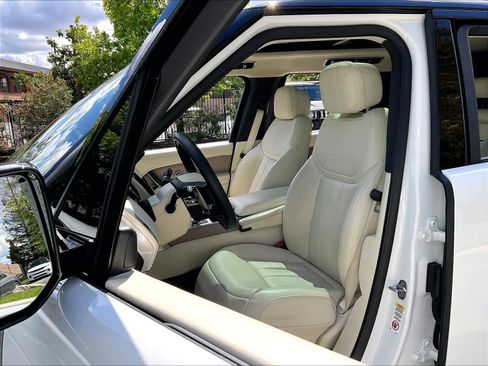 Used 2025 Land Rover Range Rover SE AWD/4WD image 25