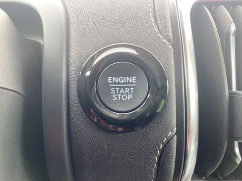 Used 2025 Ford Expedition Platinum AWD/4WD image 17
