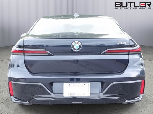 Used 2023 BMW 740i RWD image 5