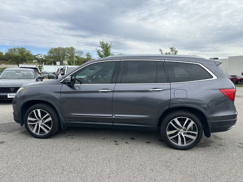 Used 2017 Honda Pilot Touring image 6