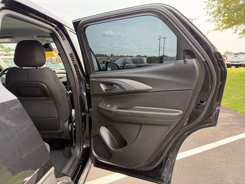 Used 2021 Chevrolet TrailBlazer LS AWD/4WD image 18