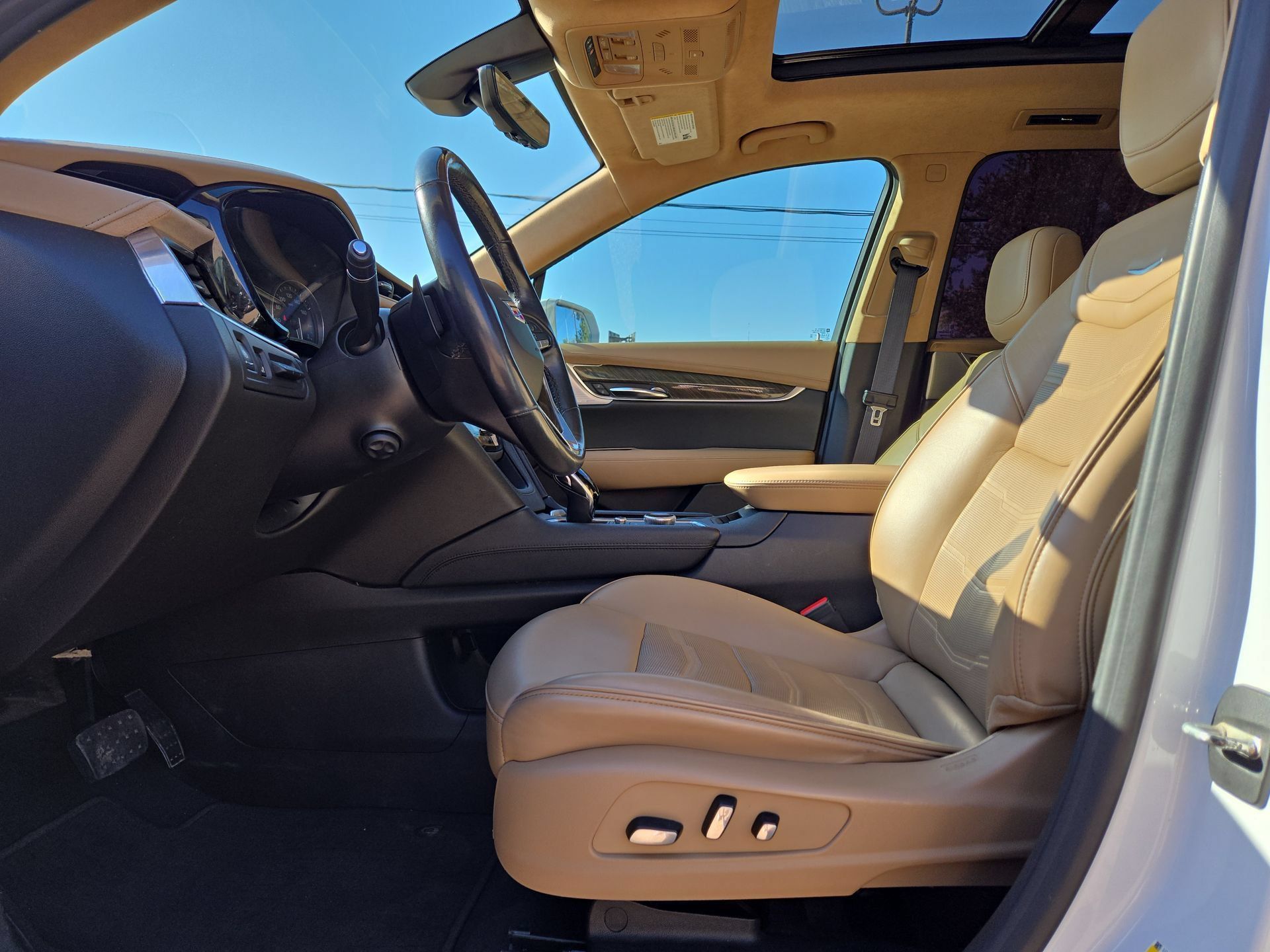 Used 2020 Cadillac XT6 Premium Luxury w/ Platinum Package FWD image 16