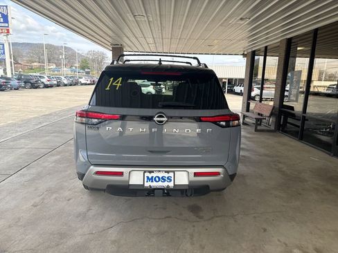 Used 2025 Nissan Pathfinder Platinum image 5