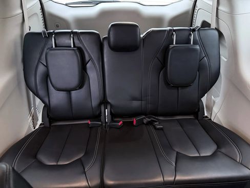 Used 2023 Chrysler Pacifica Touring-L image 54