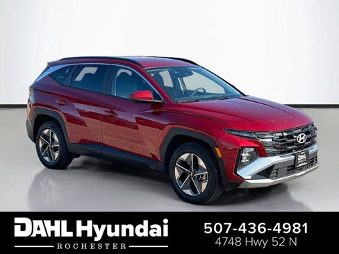 Certified 2025 Hyundai Tucson SEL AWD/4WD image 1