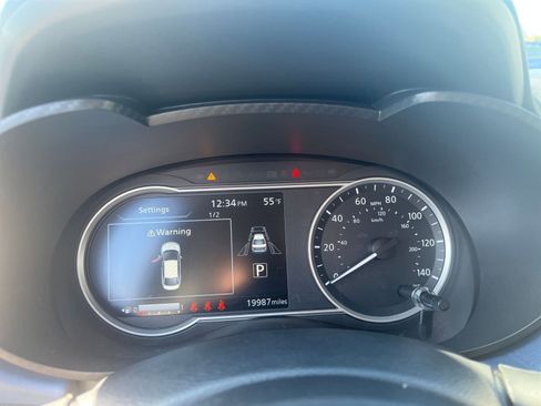 Used 2025 Nissan Versa SV FWD image 40