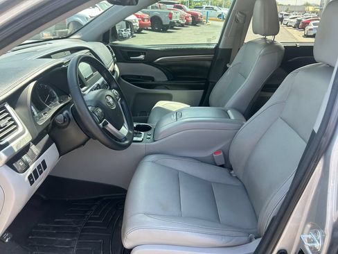 Used 2017 Toyota Highlander Limited AWD/4WD image 27