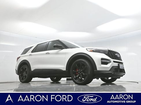 Used 2022 Ford Explorer ST w/ ST Street Pack image 3