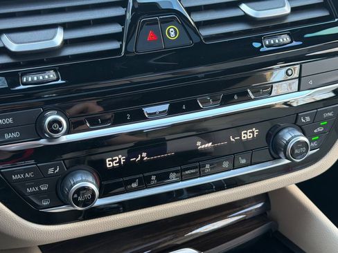 Used 2023 BMW 530i w/ Premium Package image 27