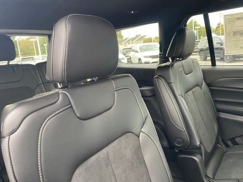 New 2025 Jeep Grand Cherokee L Altitude AWD/4WD image 32