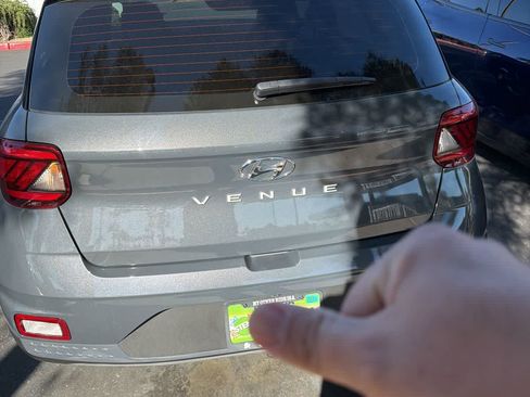 Used 2023 Hyundai Venue Limited w/ Cargo Package image 7