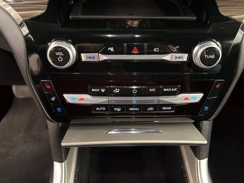 Certified 2023 Ford Explorer Limited w/ Hybrid Equipment Group 310A image 13