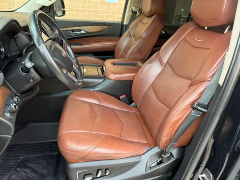Used 2018 Cadillac Escalade ESV Luxury w/ LPO, Radiant Package AWD/4WD image 3
