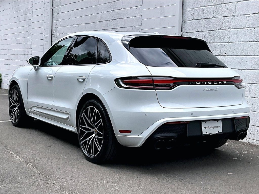 Certified 2023 Porsche Macan S AWD/4WD image 3