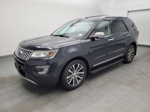 Used 2017 Ford Explorer Platinum image 2