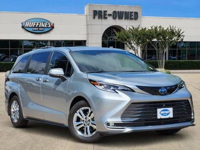 Used 2023 Toyota Sienna Platinum