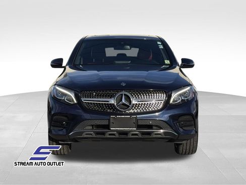 Used 2019 Mercedes-Benz GLC 300 4MATIC Coupe image 2