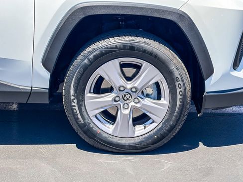 Used 2024 Toyota RAV4 XLE AWD/4WD image 9