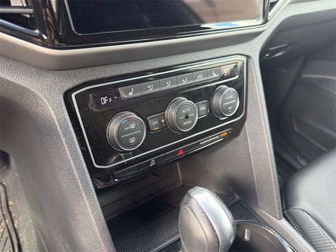 Used 2023 Volkswagen Atlas Cross Sport SE w/ Panoramic Sunroof Package image 21