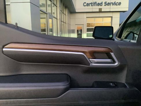 Used 2024 Chevrolet Silverado 1500 High Country w/ Technology Package image 11