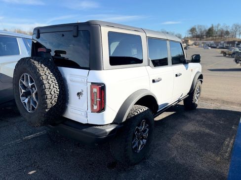 Used 2023 Ford Bronco Badlands image 2