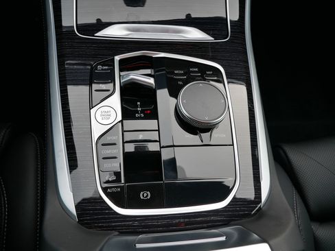 Used 2026 BMW X5 xDrive40i w/ M Sport Package image 24