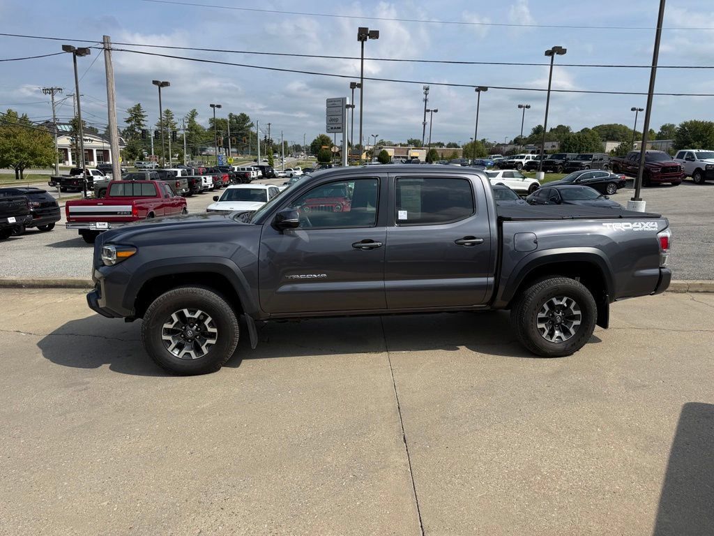 Used 2022 Toyota Tacoma TRD Off-Road w/ Technology Package AWD/4WD image 10