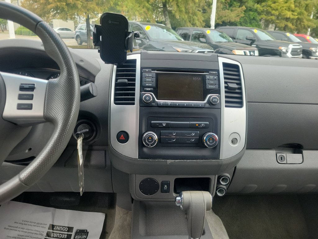 Used 2015 Nissan Frontier SV RWD image 25