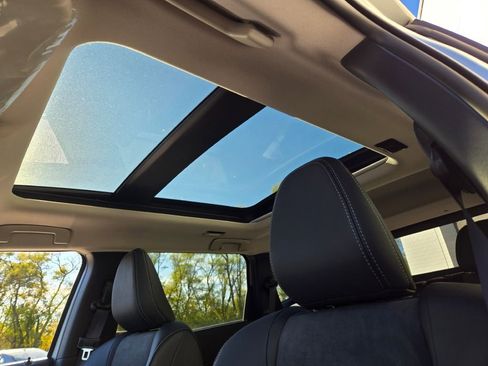 New 2025 Mitsubishi Outlander SE image 17