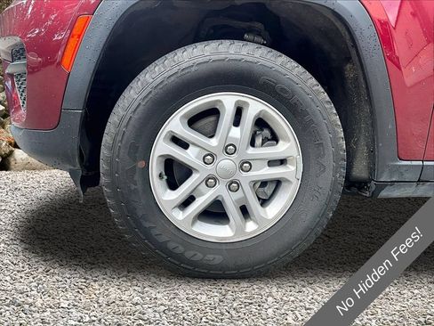 Used 2023 Jeep Grand Cherokee Laredo AWD/4WD image 8