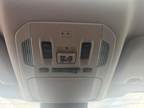 Used 2020 Toyota Highlander XLE AWD/4WD image 30