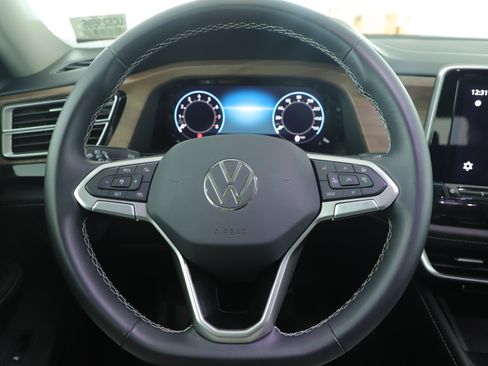 Used 2024 Volkswagen Atlas SE image 17