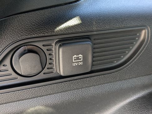 Used 2025 Jeep Grand Cherokee Altitude image 15