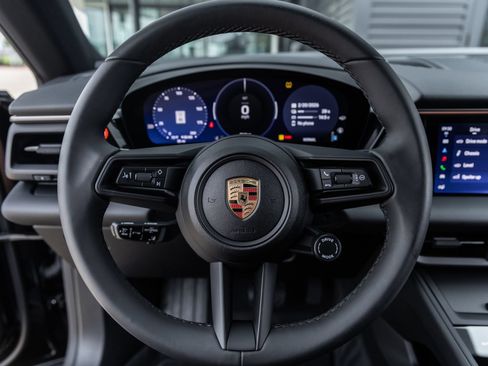 Certified 2025 Porsche Macan Electric RWD image 28