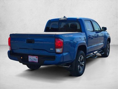 Certified 2017 Toyota Tacoma TRD Sport RWD image 5