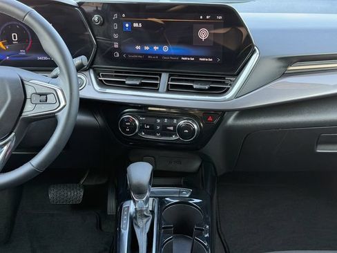 Used 2025 Chevrolet Trax ACTIV w/ Sunroof Package FWD image 21