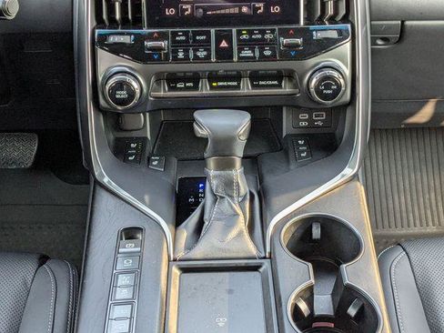 Certified 2024 Lexus LX 600 4WD w/ Luxury Package image 18