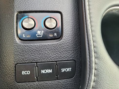 Used 2013 Toyota Avalon Limited FWD image 34