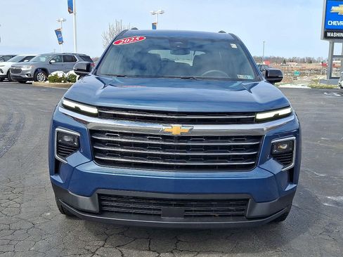 Used 2025 Chevrolet Traverse LT image 2