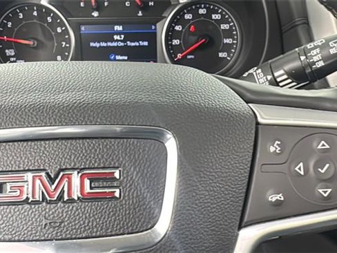 Used 2024 GMC Terrain SLT image 24