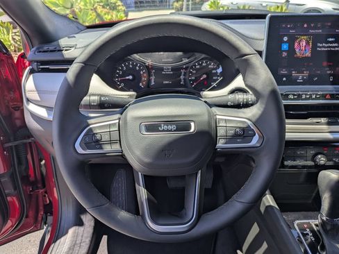 Used 2025 Jeep Compass Limited AWD/4WD image 18