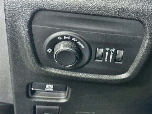 Used 2025 Jeep Grand Cherokee Laredo X AWD/4WD image 19