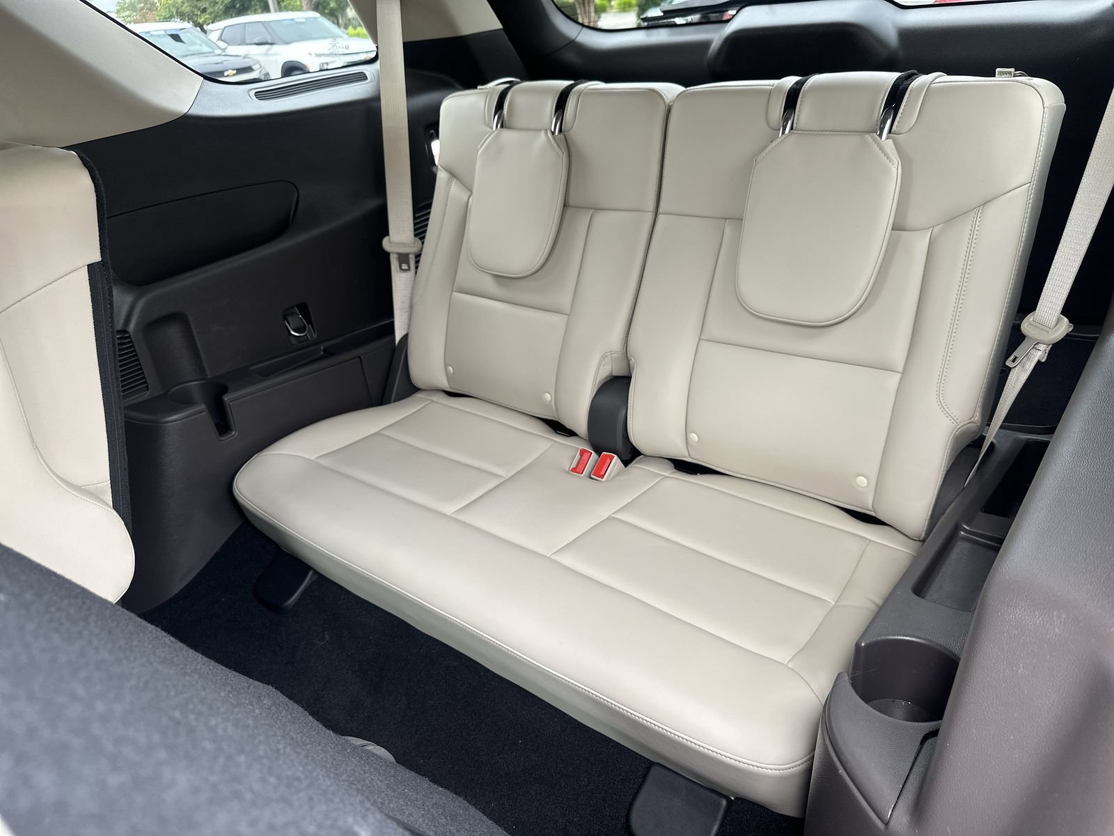 Used 2020 Ford Explorer Platinum w/ Premium Technology Package AWD/4WD image 32
