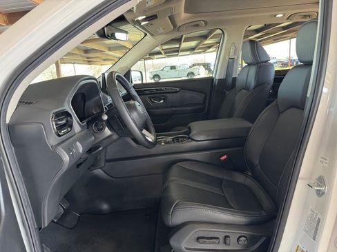 Used 2025 Honda Pilot Touring image 25