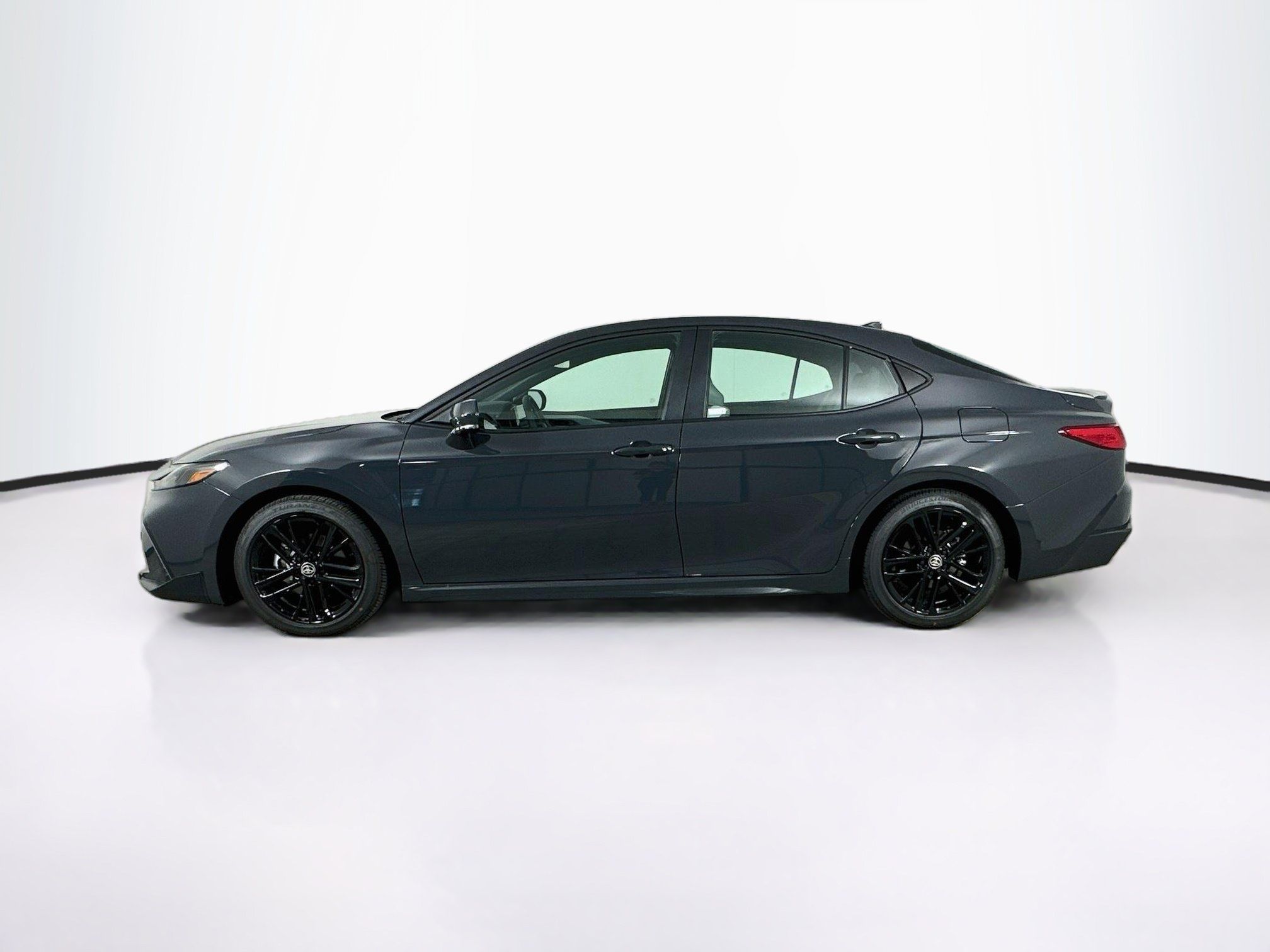 Used 2026 Toyota Camry SE FWD image 4