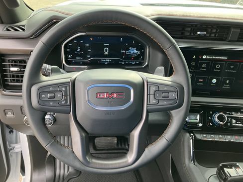 Used 2025 GMC Sierra 1500 AT4 w/ AT4 Premium Package AWD/4WD image 10