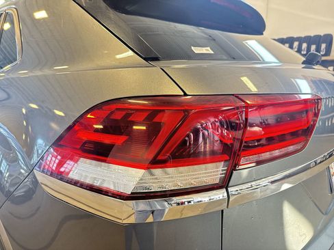 Used 2021 Volkswagen Atlas Cross Sport S image 29