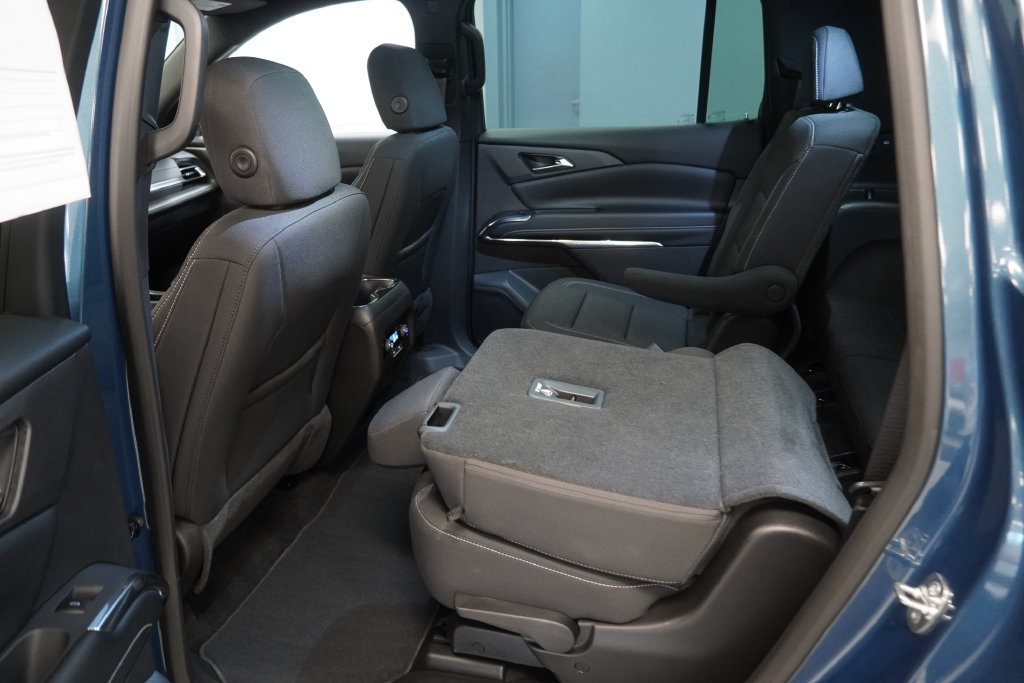 Used 2026 Chevrolet Traverse LT w/ Driver Confidence Package FWD image 19
