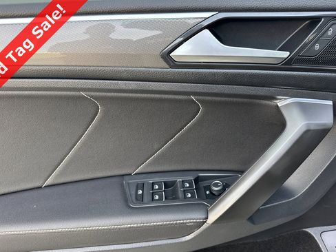 Certified 2022 Volkswagen Tiguan SE R-Line image 11