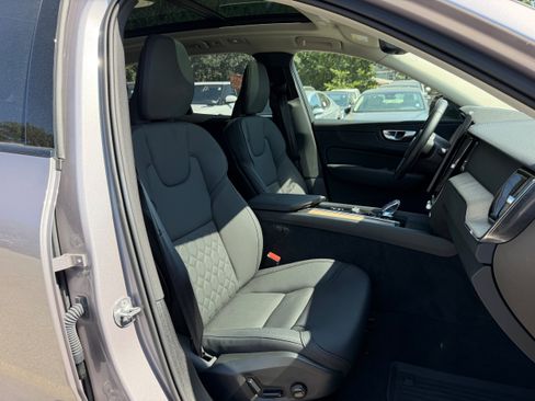 Certified 2026 Volvo XC60 B5 Plus AWD/4WD image 10